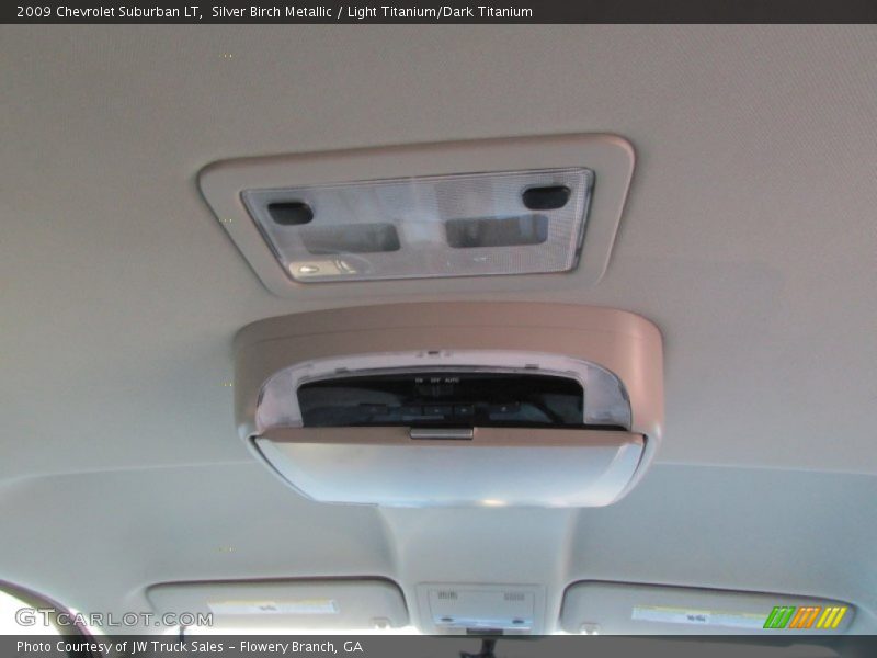 Silver Birch Metallic / Light Titanium/Dark Titanium 2009 Chevrolet Suburban LT