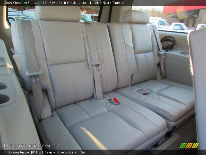 Silver Birch Metallic / Light Titanium/Dark Titanium 2009 Chevrolet Suburban LT