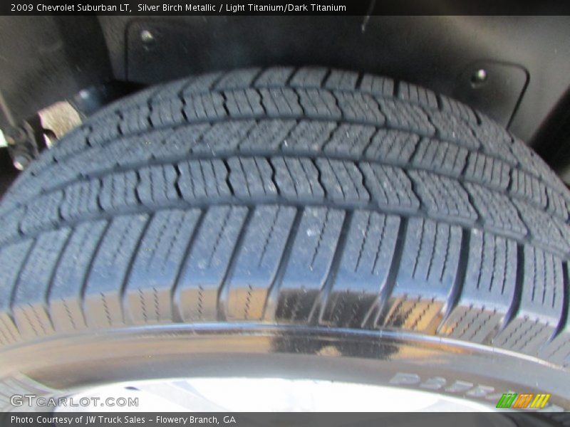 Silver Birch Metallic / Light Titanium/Dark Titanium 2009 Chevrolet Suburban LT