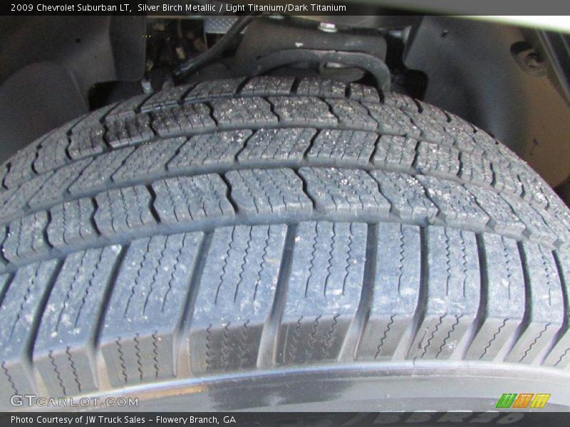 Silver Birch Metallic / Light Titanium/Dark Titanium 2009 Chevrolet Suburban LT