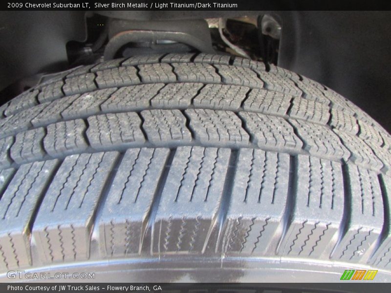 Silver Birch Metallic / Light Titanium/Dark Titanium 2009 Chevrolet Suburban LT