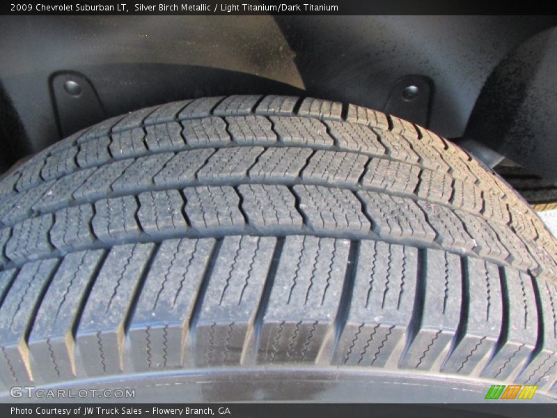 Silver Birch Metallic / Light Titanium/Dark Titanium 2009 Chevrolet Suburban LT