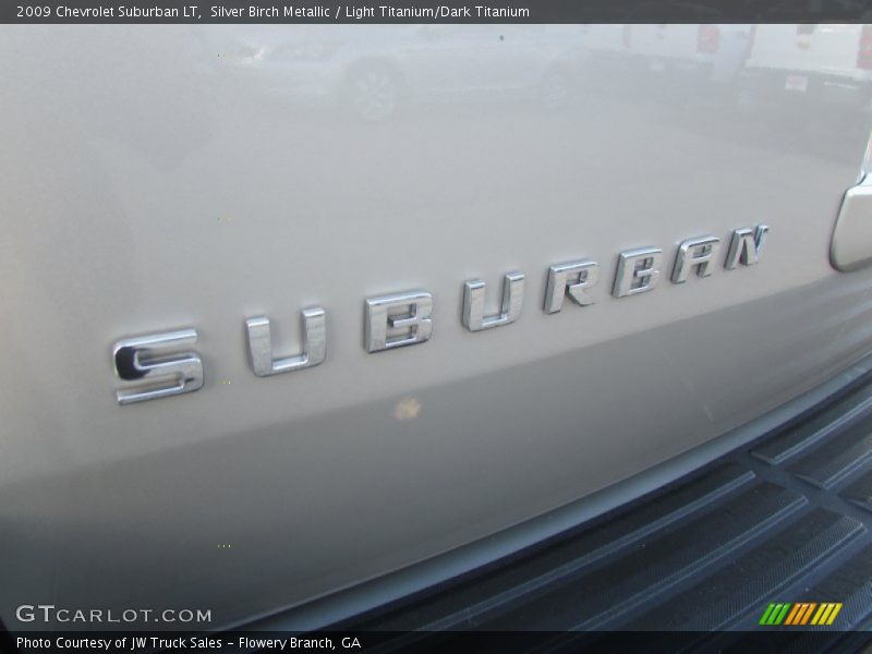 Silver Birch Metallic / Light Titanium/Dark Titanium 2009 Chevrolet Suburban LT