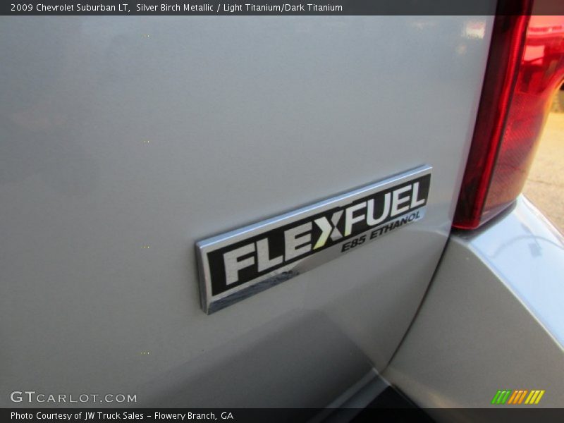 Silver Birch Metallic / Light Titanium/Dark Titanium 2009 Chevrolet Suburban LT