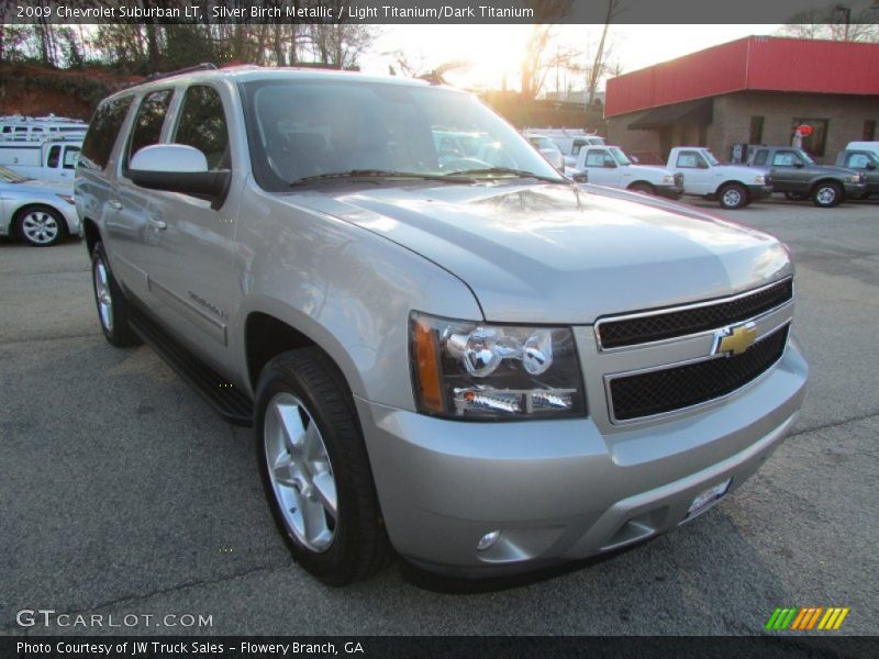Silver Birch Metallic / Light Titanium/Dark Titanium 2009 Chevrolet Suburban LT