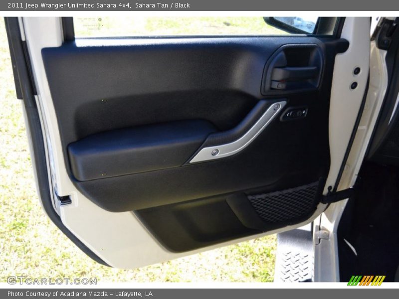 Sahara Tan / Black 2011 Jeep Wrangler Unlimited Sahara 4x4