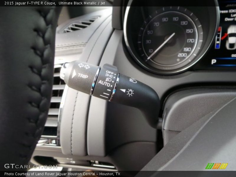 Controls of 2015 F-TYPE R Coupe