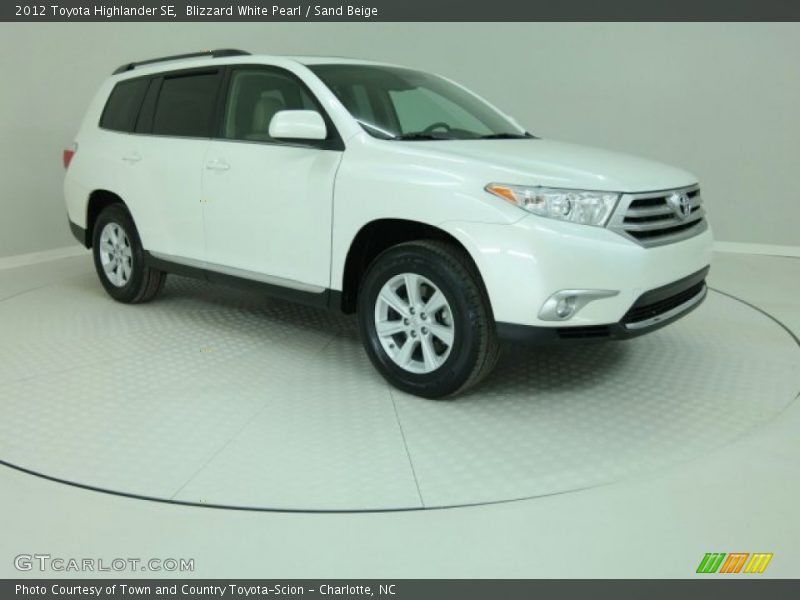 Blizzard White Pearl / Sand Beige 2012 Toyota Highlander SE