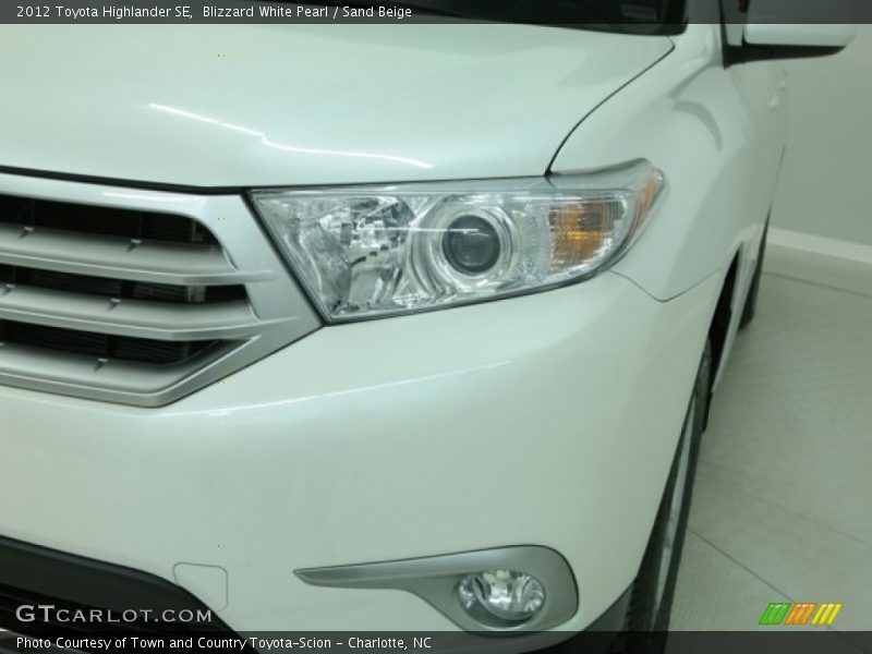 Blizzard White Pearl / Sand Beige 2012 Toyota Highlander SE