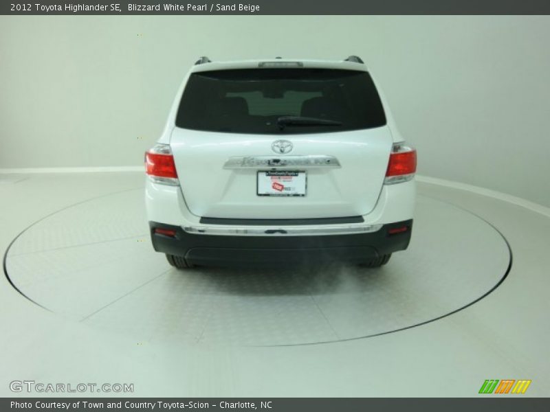 Blizzard White Pearl / Sand Beige 2012 Toyota Highlander SE