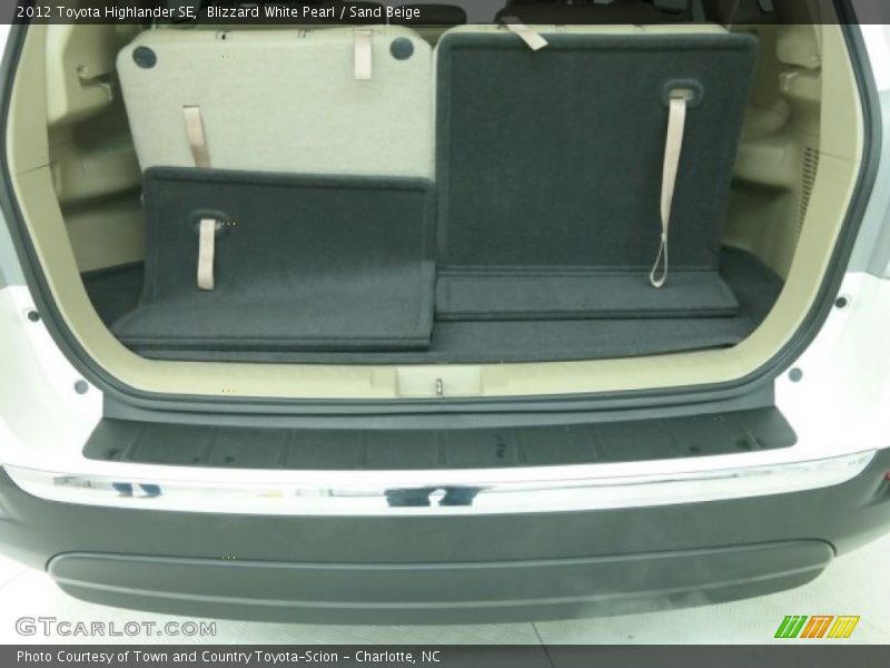 Blizzard White Pearl / Sand Beige 2012 Toyota Highlander SE