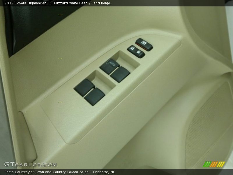 Blizzard White Pearl / Sand Beige 2012 Toyota Highlander SE