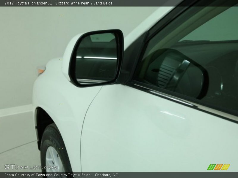 Blizzard White Pearl / Sand Beige 2012 Toyota Highlander SE
