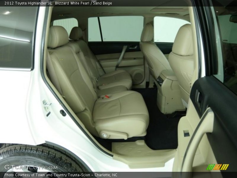 Blizzard White Pearl / Sand Beige 2012 Toyota Highlander SE