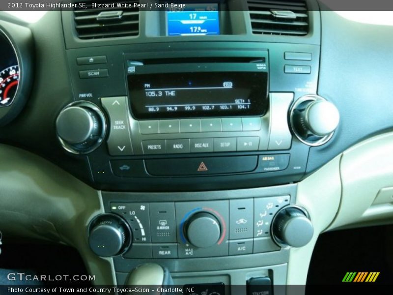 Blizzard White Pearl / Sand Beige 2012 Toyota Highlander SE