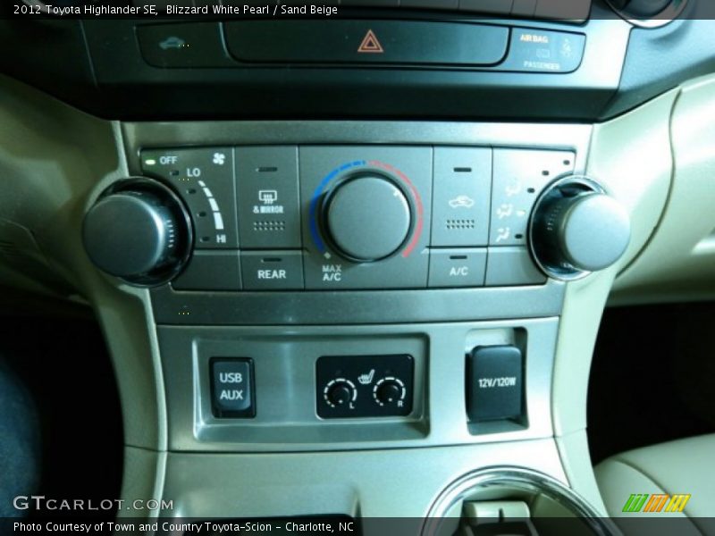 Blizzard White Pearl / Sand Beige 2012 Toyota Highlander SE