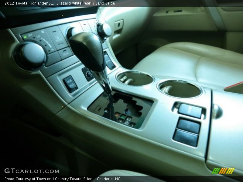 Blizzard White Pearl / Sand Beige 2012 Toyota Highlander SE