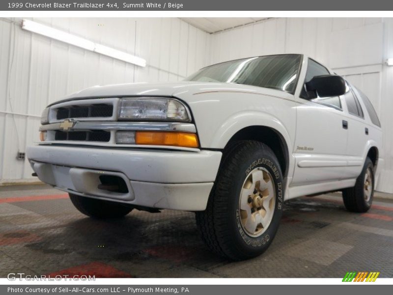 Front 3/4 View of 1999 Blazer Trailblazer 4x4