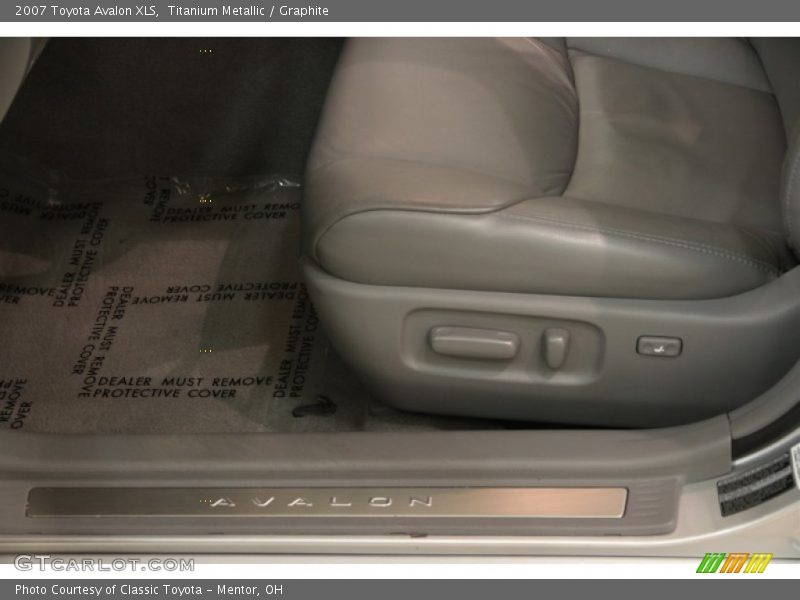 Titanium Metallic / Graphite 2007 Toyota Avalon XLS