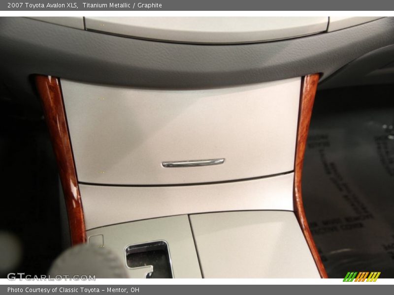 Titanium Metallic / Graphite 2007 Toyota Avalon XLS