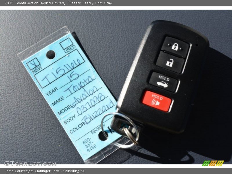 Blizzard Pearl / Light Gray 2015 Toyota Avalon Hybrid Limited