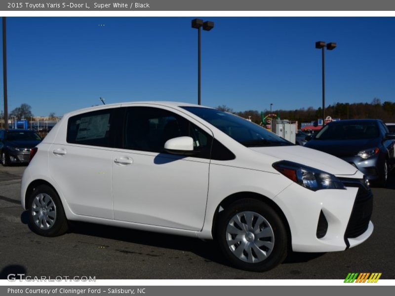 Super White / Black 2015 Toyota Yaris 5-Door L