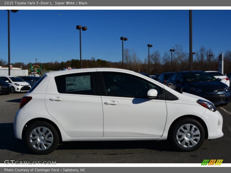  2015 Yaris 5-Door L Super White