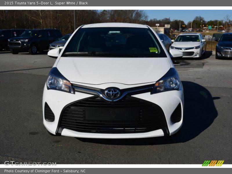 Super White / Black 2015 Toyota Yaris 5-Door L