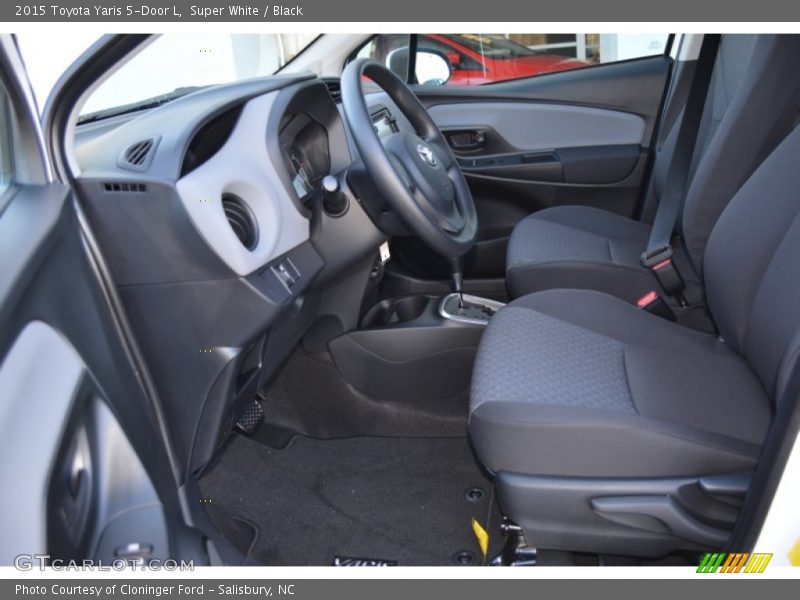Super White / Black 2015 Toyota Yaris 5-Door L