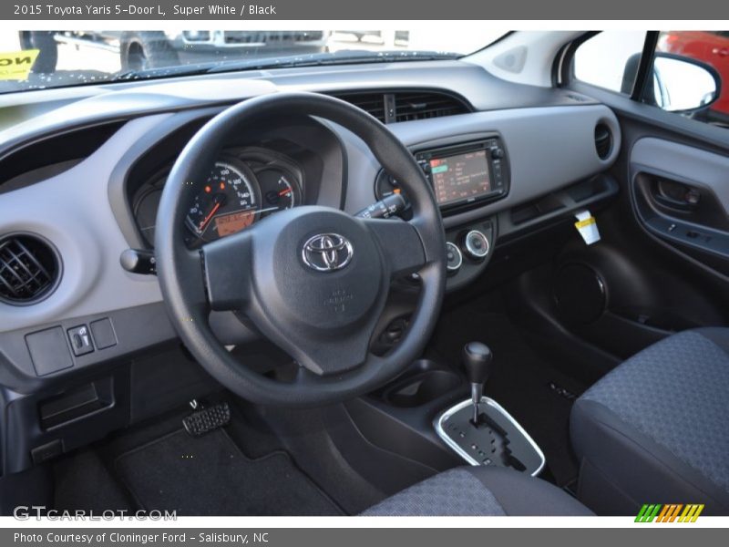Super White / Black 2015 Toyota Yaris 5-Door L