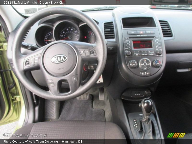 Alien Green / Black Cloth 2012 Kia Soul 1.6