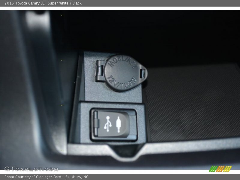 Super White / Black 2015 Toyota Camry LE