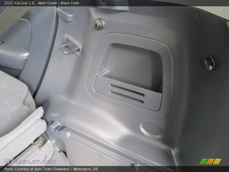 Alien Green / Black Cloth 2012 Kia Soul 1.6