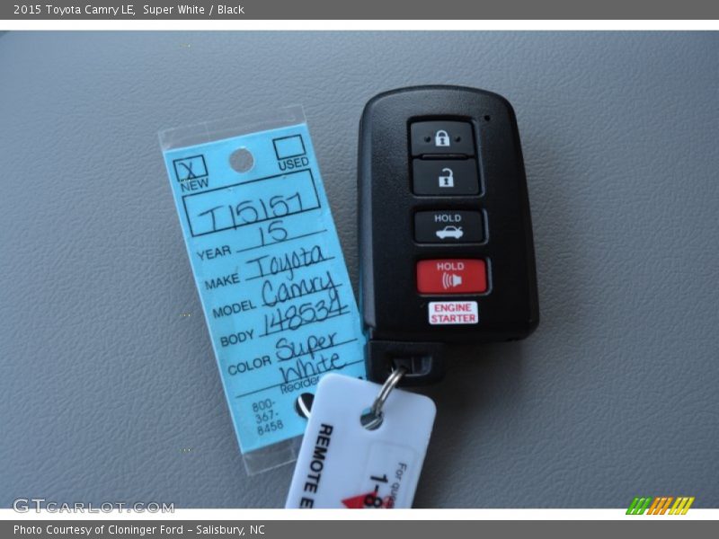 Super White / Black 2015 Toyota Camry LE