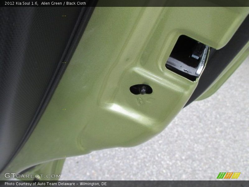 Alien Green / Black Cloth 2012 Kia Soul 1.6