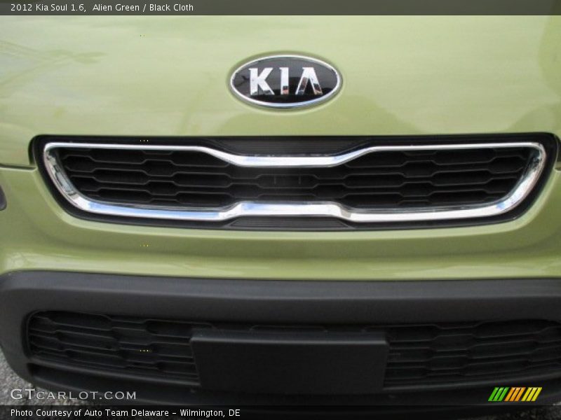 Alien Green / Black Cloth 2012 Kia Soul 1.6