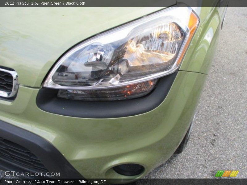Alien Green / Black Cloth 2012 Kia Soul 1.6
