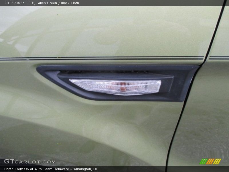 Alien Green / Black Cloth 2012 Kia Soul 1.6