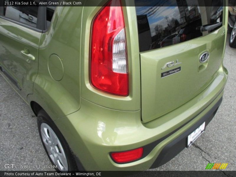 Alien Green / Black Cloth 2012 Kia Soul 1.6