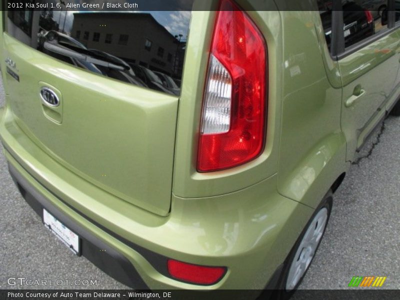 Alien Green / Black Cloth 2012 Kia Soul 1.6