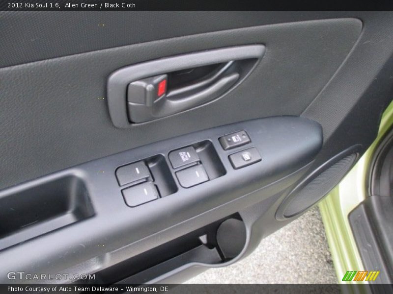 Alien Green / Black Cloth 2012 Kia Soul 1.6