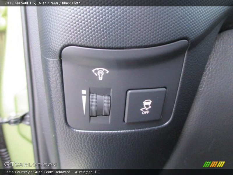 Alien Green / Black Cloth 2012 Kia Soul 1.6