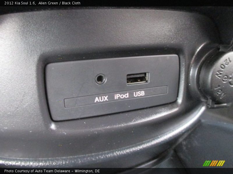 Alien Green / Black Cloth 2012 Kia Soul 1.6
