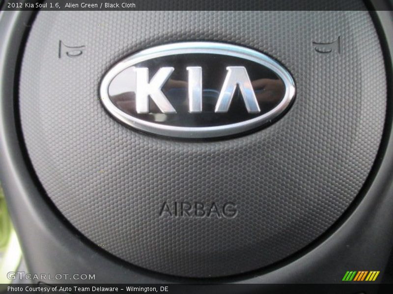 Alien Green / Black Cloth 2012 Kia Soul 1.6