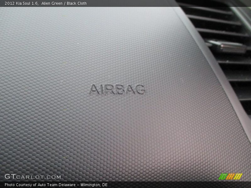 Alien Green / Black Cloth 2012 Kia Soul 1.6