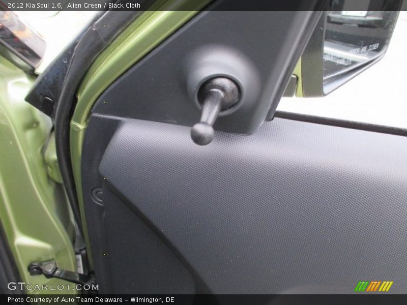 Alien Green / Black Cloth 2012 Kia Soul 1.6