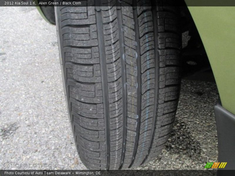 Alien Green / Black Cloth 2012 Kia Soul 1.6