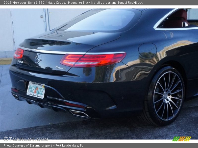 Magnetite Black Metallic / designo Bengal Red/Black 2015 Mercedes-Benz S 550 4Matic Coupe