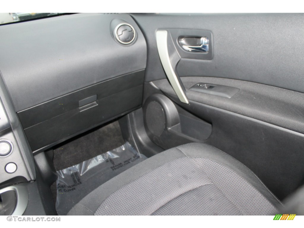 2011 Rogue SV - Platinum Graphite / Black photo #13