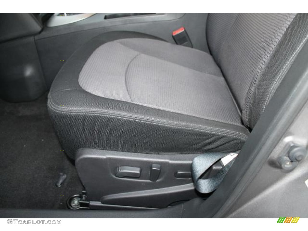 2011 Rogue SV - Platinum Graphite / Black photo #16